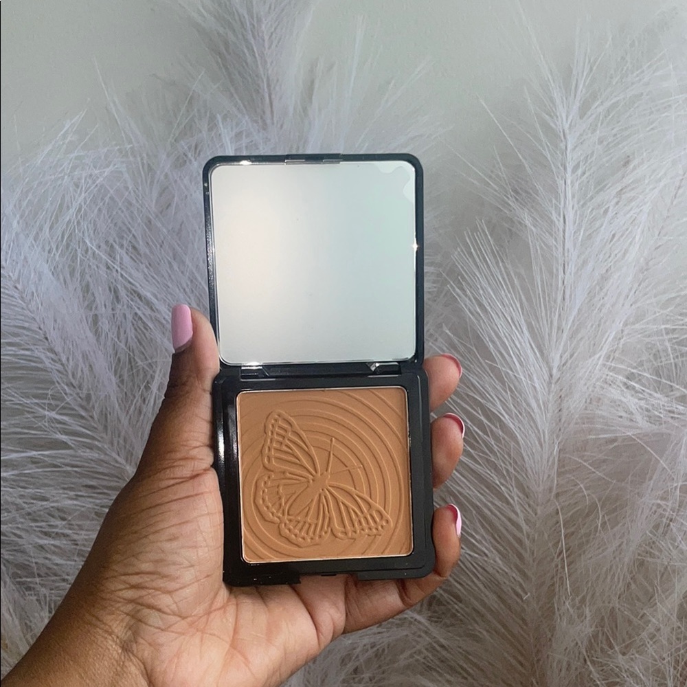 What’s up Beauty || Wind Dancer Pressed Setting Powder - Picture 3 of 4